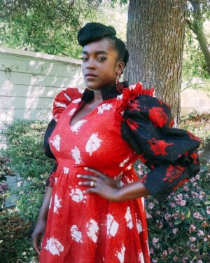 Wunmi Mosaku Instagram - Mama's first @sagawards! Honoured to be nominated with the most incredibly inspiring and hard working cast for best ensemble @lovecrafthbo. Congrats guys! Red for ❤️ #RubyInRubies

Wearing  @busayonyc & @kallatijewelry

👗 @shameelahhicks
💇🏿‍♀️ @lovingyourhair
💄 @joannasimkin