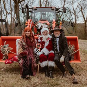 Wynonna Judd Instagram - Leipers Fork: “Hey, want to be the Grand Marshalls of our Christmas Parade?” 🎄
Me: “Can I bring my @kubotausa tractor?” 🚜

📸: @hayleyshoots
