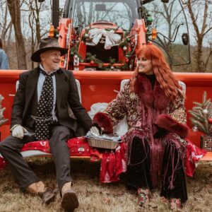 Wynonna Judd Instagram - Leipers Fork: “Hey, want to be the Grand Marshalls of our Christmas Parade?” 🎄
Me: “Can I bring my @kubotausa tractor?” 🚜

📸: @hayleyshoots