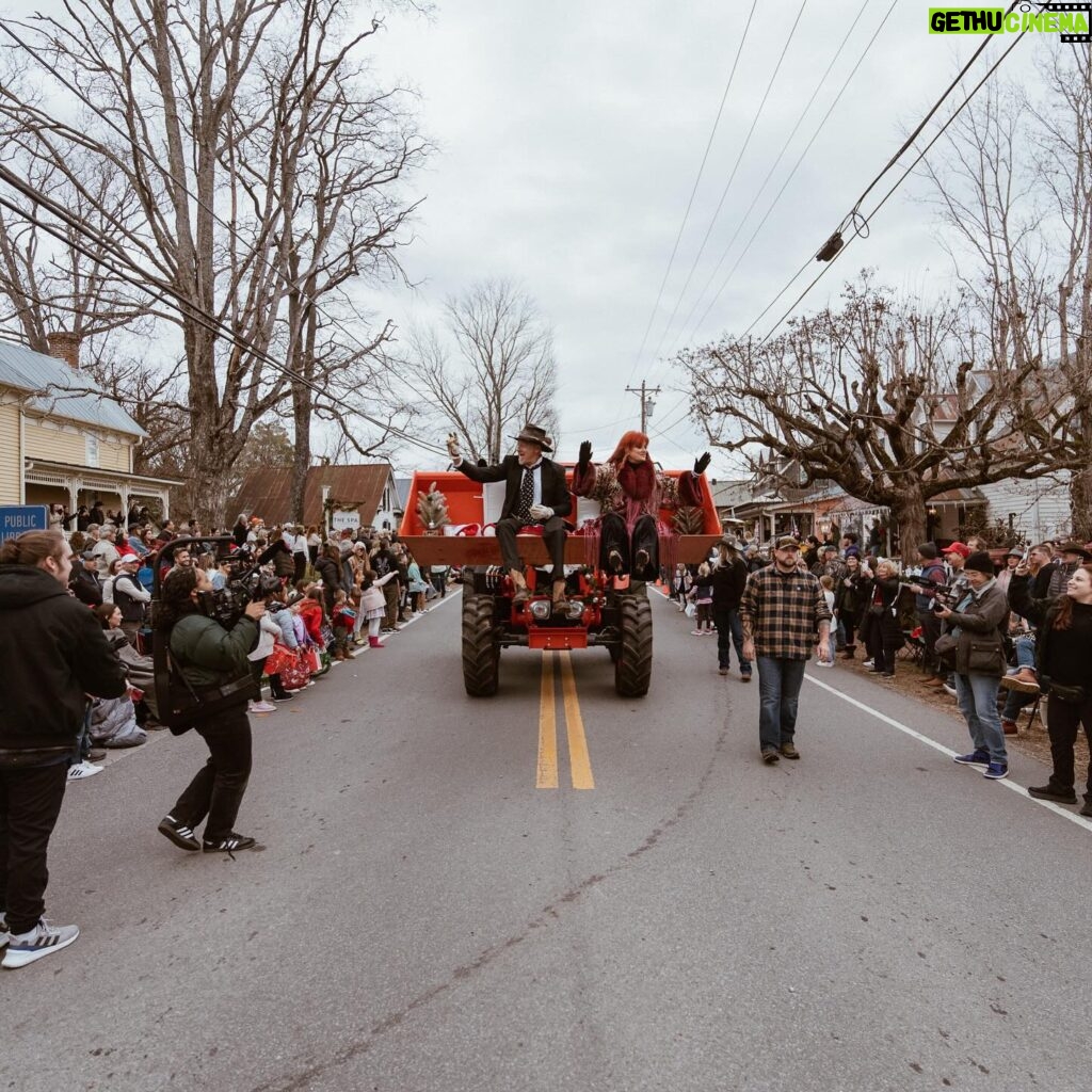 Wynonna Judd Instagram - Leipers Fork: “Hey, want to be the Grand Marshalls of our Christmas Parade?” 🎄 Me: “Can I bring my @kubotausa tractor?” 🚜 📸: @hayleyshoots