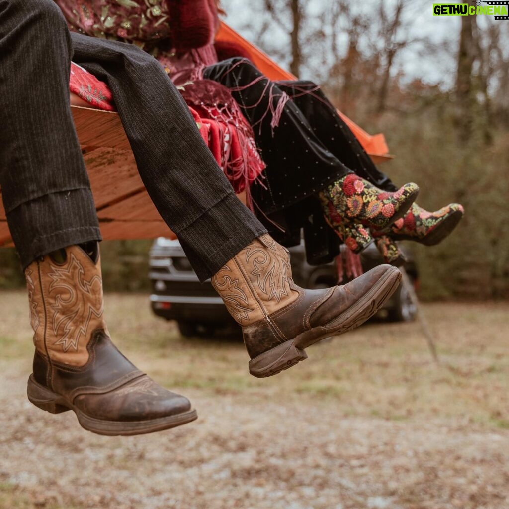 Wynonna Judd Instagram - Leipers Fork: “Hey, want to be the Grand Marshalls of our Christmas Parade?” 🎄 Me: “Can I bring my @kubotausa tractor?” 🚜 📸: @hayleyshoots