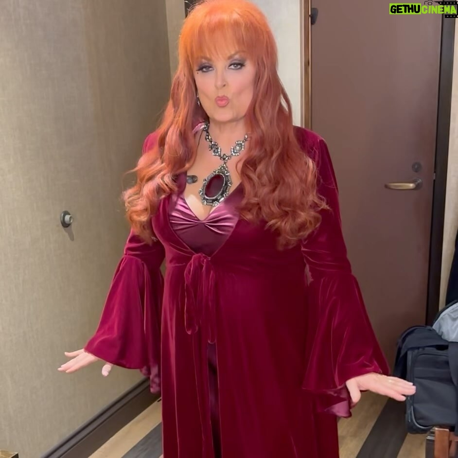 Wynonna Judd Instagram - It’s almost time for Christmas at the Opry!!!! 🎁 I am keenly aware that the holidays can be a bittersweet season for so many of us. For me, music is a healer and helps me to remember the reason for the season. It was an honor to host Christmas at the Opry and sing some of my favorite Christmas songs from my toenails!!! 🎙️ Tune in tonight at 8/7c on @nbc!