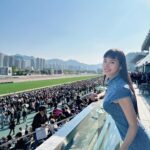 Xenia Chong Instagram - ❤️❤️❤️ 初三赤口入馬場 龍馬精神🤩 #xeniachong #hkig #hkactor #followme #莊韻澄 #loveisintheair