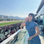 Xenia Chong Instagram - ❤️❤️❤️ 初三赤口入馬場 龍馬精神🤩 #xeniachong #hkig #hkactor #followme #莊韻澄 #loveisintheair