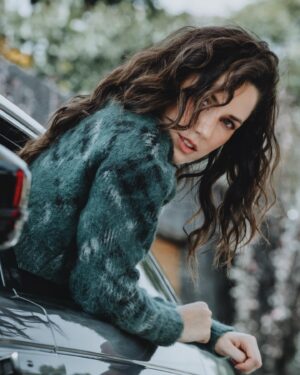 Ximena Romo Instagram - Dando la vuelta con PERCHA Magazine @perchamagazine ❤️‍🔥

Editor en jefe @bienfufurufo 
Fotografía @santiagorui 
Director creativo y de moda @edu.espejo 
MUA @robbielikemargot 
Hair @alejandroiniguezhair 
Coordinación de moda @rislasd 
Asistente de foto @javiprez_ 

Gracias equipo siempre 
RP @brendanavac @ddanym 
Agencia @belong.mx 
Look @prada 
Loon @dior 

Una historia en movimiento y sin pausas contada por #rangerovervelar @landrovermx