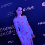 Ximena Romo Instagram - Ser jurado del @premiomaguey en esta edición del @ficg ha sido una de las experiencias más lindas y acogedoras que he tenido en un festival. Me cuesta trabajo pensar que solo unas cuantas películas merecen un premio porque en cada una que me tocó ver reconozco voces y visiones únicas que tienen valor y merecen reconocimiento. Sin embargo, el festival tiene una sensación fuerte de compañerismo y de ser parte de un colectivo que apuesta por las historias y el arte cinematográfico. Gracias especiales a mis compañeres de jurado @adrian.silvestre y @erendiritas quienes fueron la mejor compañía y equipo que pude haber deseado. Gracias @classicarolina por cuidarnos en este viaje. Amé ver a la gente con la que he compartido este camino y a tantas otras que me inspiran. El @ficg se siente como mi casa. Gracias por hacerme parte. Vestido: @olmosyflores Maquillaje: @fatimamorenomakeup Peinado: @charlycabraleshair