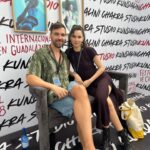 Ximena Romo Instagram - Ser jurado del @premiomaguey en esta edición del @ficg ha sido una de las experiencias más lindas y acogedoras que he tenido en un festival. Me cuesta trabajo pensar que solo unas cuantas películas merecen un premio porque en cada una que me tocó ver reconozco voces y visiones únicas que tienen valor y merecen reconocimiento. Sin embargo, el festival tiene una sensación fuerte de compañerismo y de ser parte de un colectivo que apuesta por las historias y el arte cinematográfico. Gracias especiales a mis compañeres de jurado @adrian.silvestre y @erendiritas quienes fueron la mejor compañía y equipo que pude haber deseado. Gracias @classicarolina por cuidarnos en este viaje. Amé ver a la gente con la que he compartido este camino y a tantas otras que me inspiran. El @ficg se siente como mi casa. Gracias por hacerme parte. Vestido: @olmosyflores Maquillaje: @fatimamorenomakeup Peinado: @charlycabraleshair