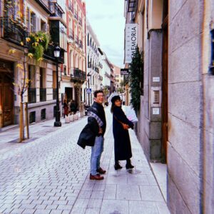 Ximena Romo Instagram - De esos dias de artistas, Madrid, los tejados de Toledo, escapadas en botes, familia, bosque 🫀✨👀