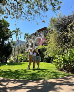 Ximena Romo Instagram - Ellas ✨ los baños de luna🌛rendirse al sol🌞 
🫂🫀🫁
Gracias @pdeltepozteco