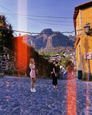 Ximena Romo Instagram - Ellas ✨ los baños de luna🌛rendirse al sol🌞 
🫂🫀🫁
Gracias @pdeltepozteco