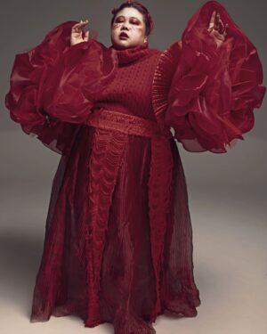 Xixi Lim Instagram - ❤️

Photographer: @brendantps
Studio: @dnmcstudio Assisted by @leochiabatta
Hair: @shradhaprostylist
Makeup: @cynderellasg
Stylist: @indra_murak
Red ensemble: @shahay_studio