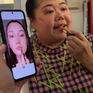 Xixi Lim Instagram - My best attempt on "one lipstick makeup look" inspired by @aimeechengbradshaw with my trusty @shuuemura lippy 💄 

Let me know your thoughts! 😆 Will you try it? 

#makeup #beauty #beautytips