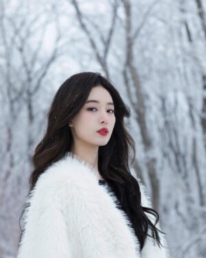 Xu Yiyang Instagram - 拥抱❄️