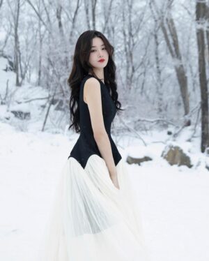Xu Yiyang Instagram - 拥抱❄️