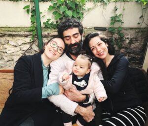 Yağmur Özbasmacı Mermer Instagram - bir gün daha ne kadar güzelleşebilir ki 😊 çocukluğumu  1 minnak üyeyle şuraya bırakıyorum 🌻