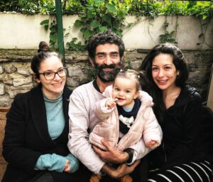 Yağmur Özbasmacı Mermer Instagram - bir gün daha ne kadar güzelleşebilir ki 😊 çocukluğumu  1 minnak üyeyle şuraya bırakıyorum 🌻