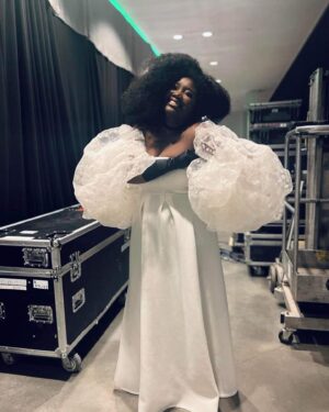 Yama Laurent Instagram - 🎤 faire mon métier préféré 🎤
#Sanda
✨🤎💃🏽
#ChanteuseQuebec
#chanteuse 
#zenith #emission #zenith