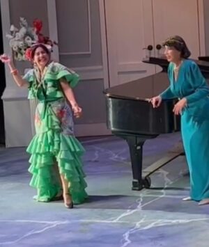 Yamaris Latorre Instagram - ¡Feliz Día Mundial del Teatro!!!! 🎭
… “El arte no se expresa provocando que todo sea igual, por el contrario, nos muestra nuestras diferencias (…) Es tan simple como que la guerra y el arte son opuestos, como la guerra y la paz son opuestos. El Arte es paz.”

—-Mensaje del dramaturgo noruego John Fosse en el Día Mundial del Teatro 2024
📸👉
