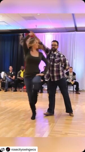 Yamaris Latorre Instagram - Llueve, truene o relampaguee, en tu casa: ¡Baila! ¡Improvisa!!! ¡Es viernes!💃🕺💜
#ImproDance
#mueveelesqueleto
#sacúdete 
…….

Vía: @rosecityswingwcs