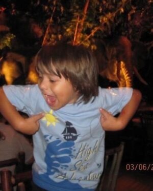 Yamaris Latorre Instagram - ¡Detengan todo lo que están haciendo!! Hoy cumple mi Nacho.✨Mi amooor. Wow!!! Qué rápido pasa el tiempo. ¡16! ¡Un joven maravillosooo!! Divertido, con un sentido del humor espectacular, familiar,  excelente amigo,  de gran bondad y nobleza en su corazón, inteligente, creativo, amante y protector del mundo animal (pregúntenle a Pelusa 🐶) y la naturaleza,  dibujante natural y apasionado del diseño, responsable, resiliente, el más cool de los hermanos, primo, nieto y extraordinario hijo. ¡Que tu trayecto esté lleno de las mejores aventuras, paz y felicidad!!! Te Amamos ¡Felicidadeeeees! 🎉💜
@franciscomoris65 @ignacio_4ndres