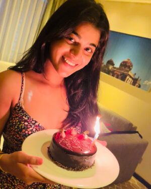 Yamini Bhaskar Instagram - I thank each and everyone for all the lovely wishes and blessings ❤️

#loved #blessed