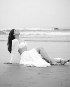 Yamini Bhaskar Instagram - I am the sea and nobody owns me ~ astrid lindgren . . @pranav.foto 📸 #shoot #beach #instagood #instagram #instalike #sea