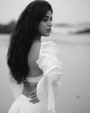 Yamini Bhaskar Instagram - I am the sea and nobody owns me 
~ astrid lindgren 
.
.
@pranav.foto 📸

#shoot #beach #instagood #instagram #instalike #sea