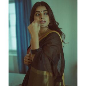 Yamini Bhaskar Instagram - 🖤

@weareretrospection 
@thimmappa180 
@_sushma_madishetty_ 

#saree #sareelove #black #shoot