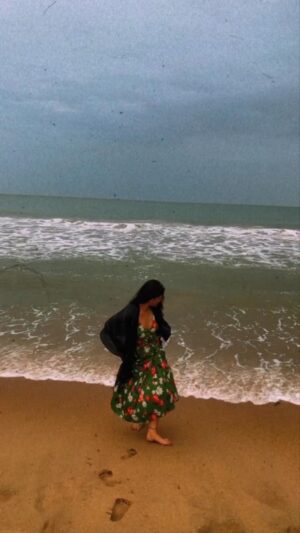 Yamini Bhaskar Instagram - In every walk with nature , one receives far more than he seeks ✨✨

#beach #sea #peace #life #bliss #instareels #instagood