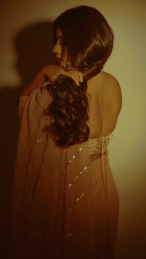 Yamini Bhaskar Instagram - ✨

@elegant_threads_by_salma ❤️
@weareretrospection 
@maskmakeupartist 

#reels #instagood #instagram #retrô