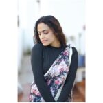 Yamuna Chinnadurai Instagram – Selaiyum Ravikaiyum the saree made with love 

Dm for orders or buy through our website 
www.selaiyumravikaiyum.com
Pc @fave.images