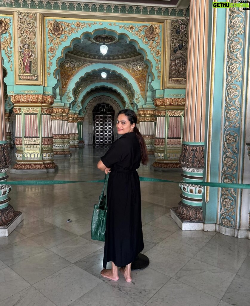 Yamuna Chinnadurai Instagram - In side of the palace with Mysore maharani 🤪 #mysore #mysorepalace #mysoretourism