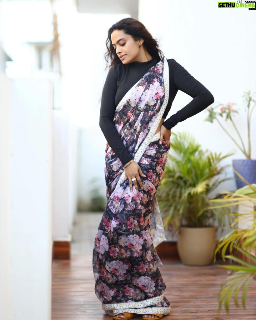 Yamuna Chinnadurai Instagram - Selaiyum Ravikaiyum the saree made with love Dm for orders or buy through our website www.selaiyumravikaiyum.com Pc @fave.images