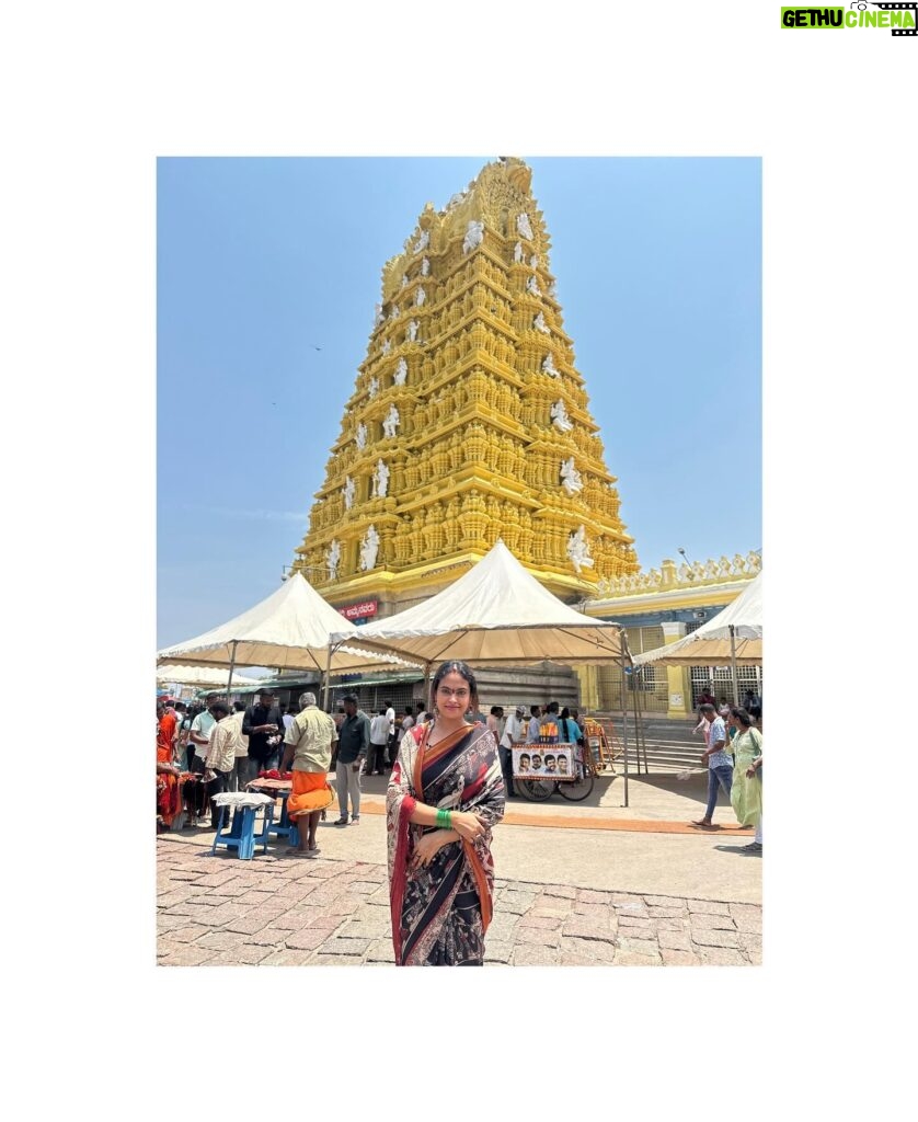Yamuna Chinnadurai Instagram - Eesanin pange varuga #mysorechamundeshwari🙏 #mysore