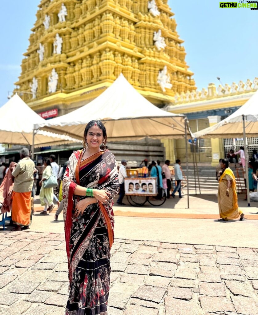 Yamuna Chinnadurai Instagram - Eesanin pange varuga #mysorechamundeshwari🙏 #mysore