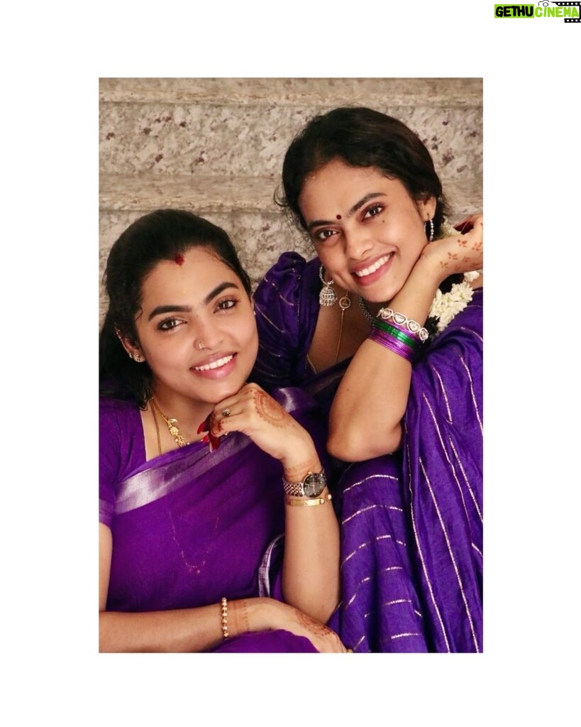 Yamuna Chinnadurai Instagram - The happy faces Mehandhi @uthrasri_mehandi_art_official Saree @selaiyum_ravikaiyum