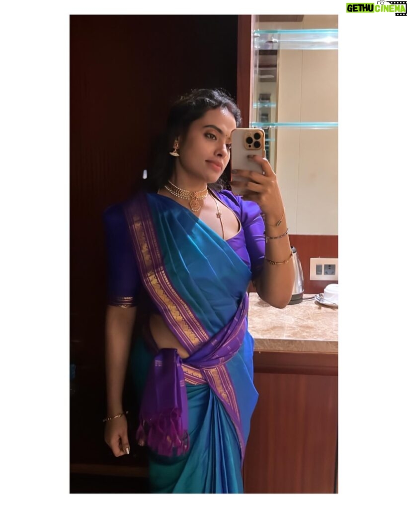 Yamuna Chinnadurai Instagram - Obsessed love with this saree #silksarees #kanjivaramsaree