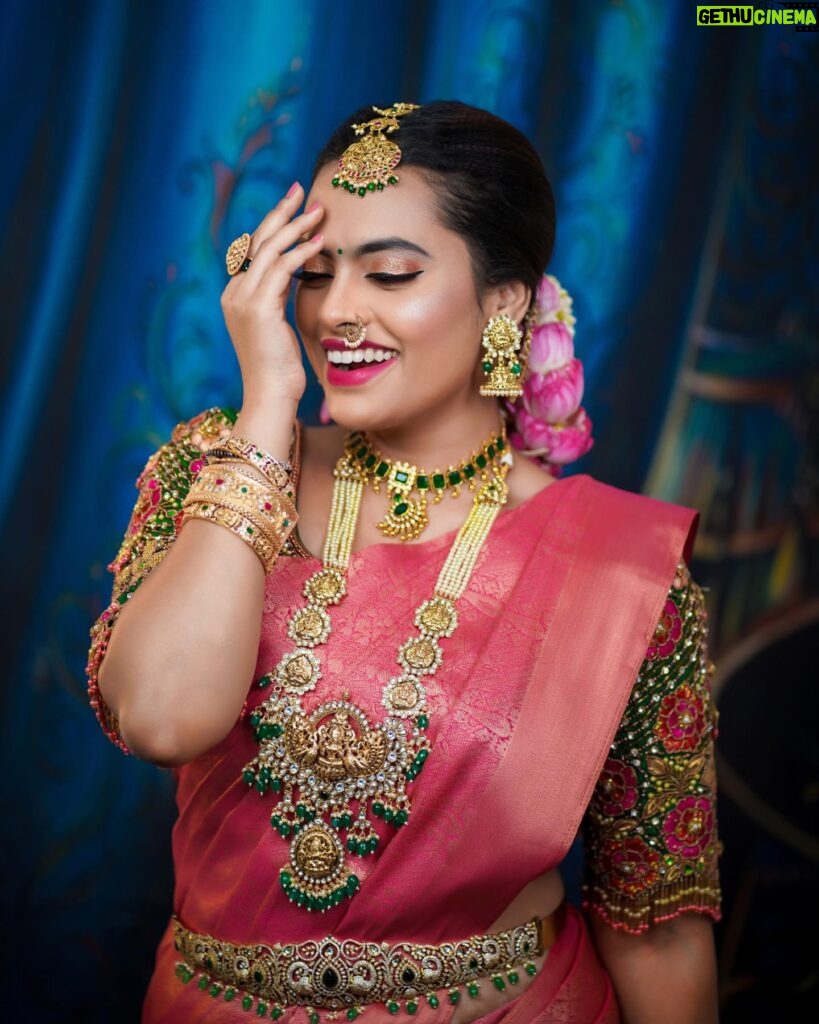 Yamuna Chinnadurai Instagram - INFRAME @yamuna__chinnadurai MUA @junai_makeover_artistry VC @d_studiophotography Jewellery @vinodevbridaljewellery Blouse @av_designerboutique