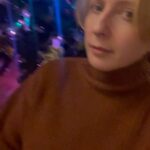 Yana Churikova Instagram – Мы разобрали ёлку! А вы?)

Вспоминаю самый дорогой подарок на этот Новый год.

Моя мама освоила новый этап – научилась вязать свитера)

Вот это – мамина работа, горжусь, ношу, хвастаюсь 🥰
