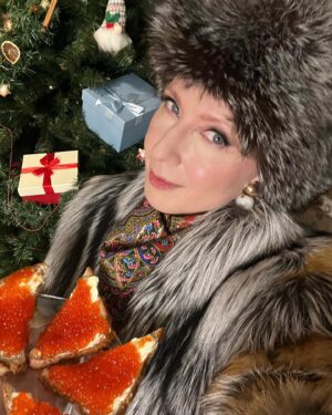 Yana Churikova Instagram - Анонс предвновогодней недели на моих каналах!

🎄Четверг , 28 декабря:

Выпуск «Фабрики с Яной Чуриковой» с гостем , которого вы так давно ждали 🥰 это будет наш вам подарочек ! 🎁

🎄 Воскресенье, 31 декабря: 

Специальный и мегаэксклюзивный новогодний спэшл, который я проведу с главной героиней этого года! Подведем итоги вместе, это будет больше, чем «Фабрика»! 

🥂 Пусть будет праздник! Потому что мы это заслужили! 

Как думаете, кто будет в гостях ? Варианты пишите в комментариях!