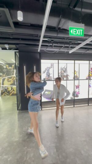 Yang Guang Ke Le Instagram - 哈哈哈哈昨天是星期五晚上 
16蹲 真的需要很多energy🤣