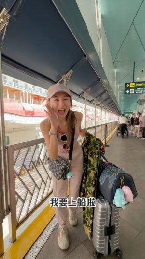 Yang Guang Ke Le Instagram - 上船🚢表演囖 ❤️
感恩 @resortsworldcruises 的金卡享受~
预祝后天演出顺利 🥰🥰🥰