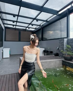 Yang Guang Ke Le Instagram - 四月第一天 ❤️愚人节
但是没在开玩笑的 
这是我爸自己打造的梦想鱼池 ~
愿大家都能 如鱼得水 年年有余 🐟💦💫

🏠 @valmac.design.studio17 @jiaxuan94 
👗 @aliceandolivia_singapore
