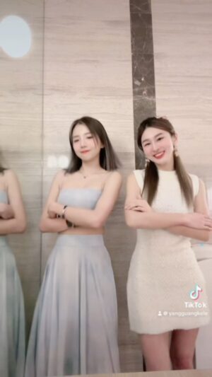 Yang Guang Ke Le Instagram - N次NG之后的成品🥹🤣
久违的tiktok 舞 ❤️
