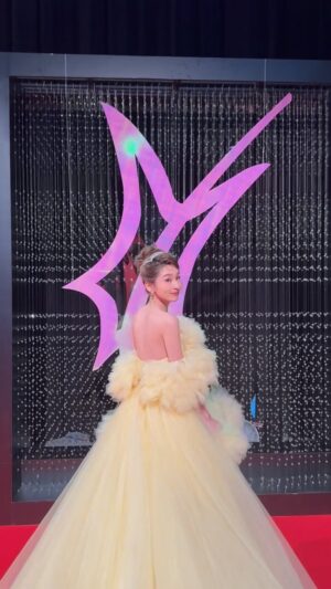 Yang Guang Ke Le Instagram - 红星大奖2024❤️

Hair @limelightstudiosg 
Make up @dolleiseah @makeupentourage 
👗 @alisha_lace.sg 
💍 @thisisstateproperty 
👠 @melissashoessg