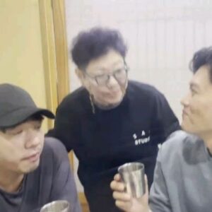 Yang Hee-eun Instagram - 김일중씨 아팠을때
바쁜 일정중에도 2주간 애써준
배기성씨에 대한 인사!!!♡♡♡
여성시대 노작가의 환갑 축하겸
또한 떠나는 세사람의 송별모임으로
점심회식을 거하게 했다.
대체 왜 정들고 익숙해질만하면
보내버리냐??
물론 일중씨가 쐈다.
#양희은 #박금선 #배기성
#김일중 #MBC여성시대 
#그럴수있어
