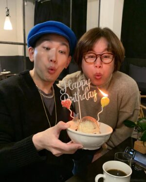 Yang Hee-eun Instagram - 그니까 김호영의 늦은생일과
박미선의 미리생일축하
점심은 아주 넉넉하고 맛났지!
날은 쌀쌀했지만
접시마다 감탄감탄!
#양희은 #박미선 #김호영
#그럴수있어
#MBC여성시대