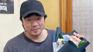 Yang Hee-eun Instagram - 김일중씨 아팠을때
바쁜 일정중에도 2주간 애써준
배기성씨에 대한 인사!!!♡♡♡
여성시대 노작가의 환갑 축하겸
또한 떠나는 세사람의 송별모임으로
점심회식을 거하게 했다.
대체 왜 정들고 익숙해질만하면
보내버리냐??
물론 일중씨가 쐈다.
#양희은 #박금선 #배기성
#김일중 #MBC여성시대 
#그럴수있어
