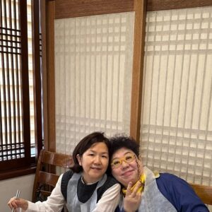 Yang Hee-eun Instagram - 오늘 우리는
불고기,냉면 먹고 
차회를 가졌고
가벼운 쇼핑도 하고
4월을 기약하며...
각자 집으로!  GoGoGo!!!
#양희은 #송승환 #김수철
#이성미 #김혜영 #최유라
#그럴수있어
