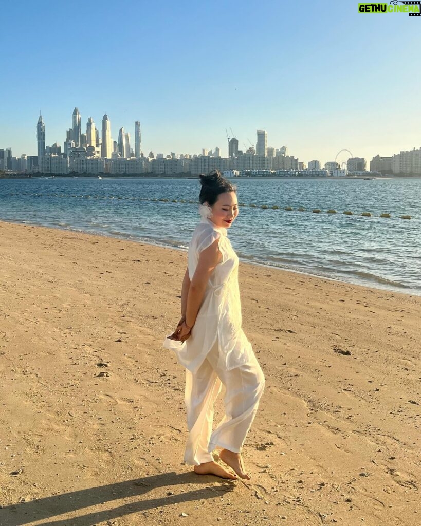 Yang Ge Instagram - Sunset 🌅 in Dubai
